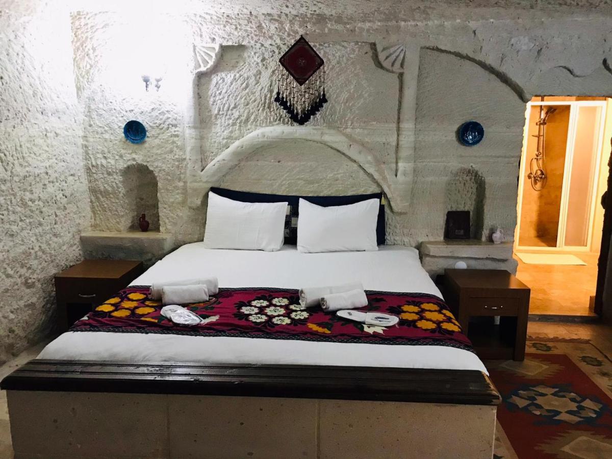 Seven Rock Cave Hostel *