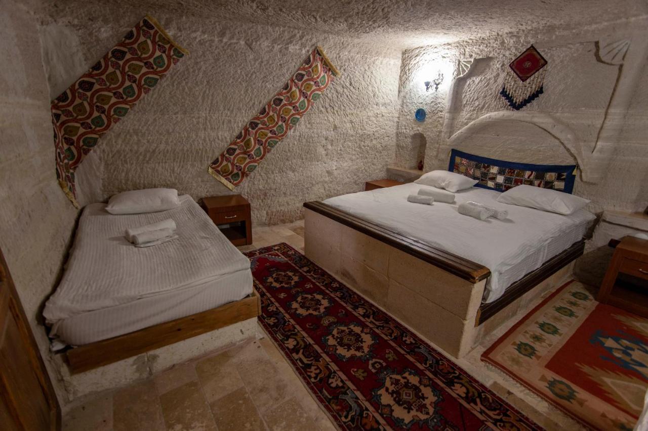 Seven Rock Cave Hostel *