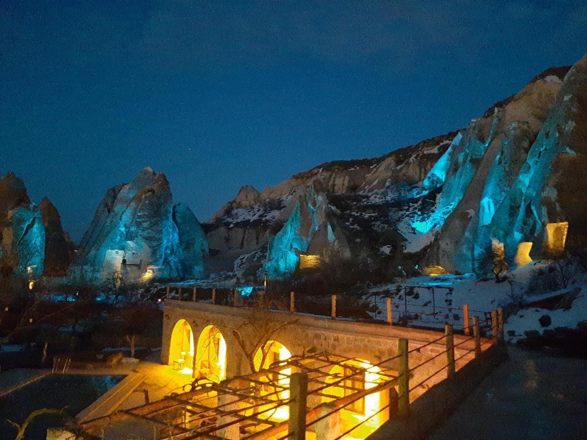 Seven Rock Cave Hostel *
