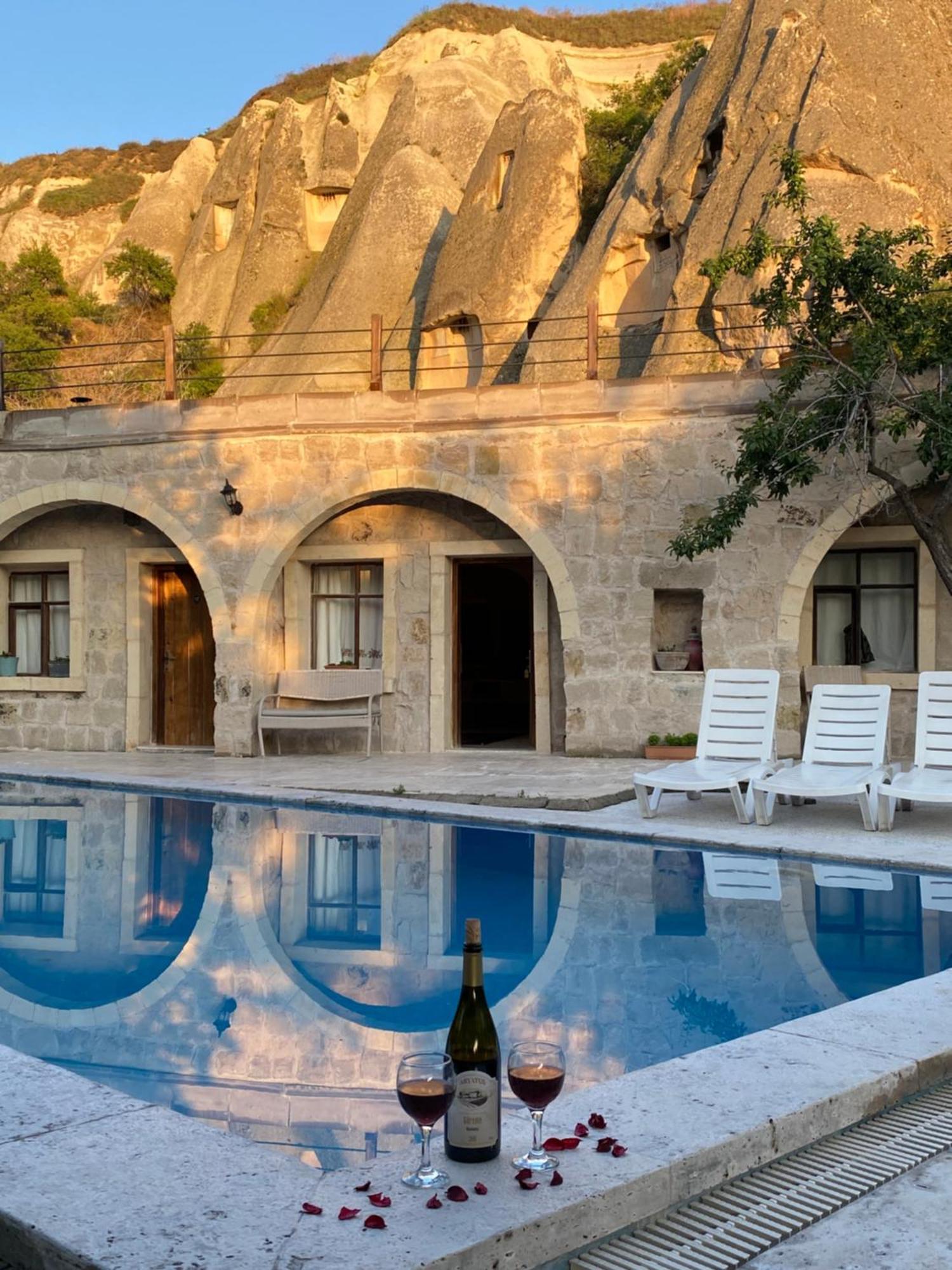 Seven Rock Cave Hostel