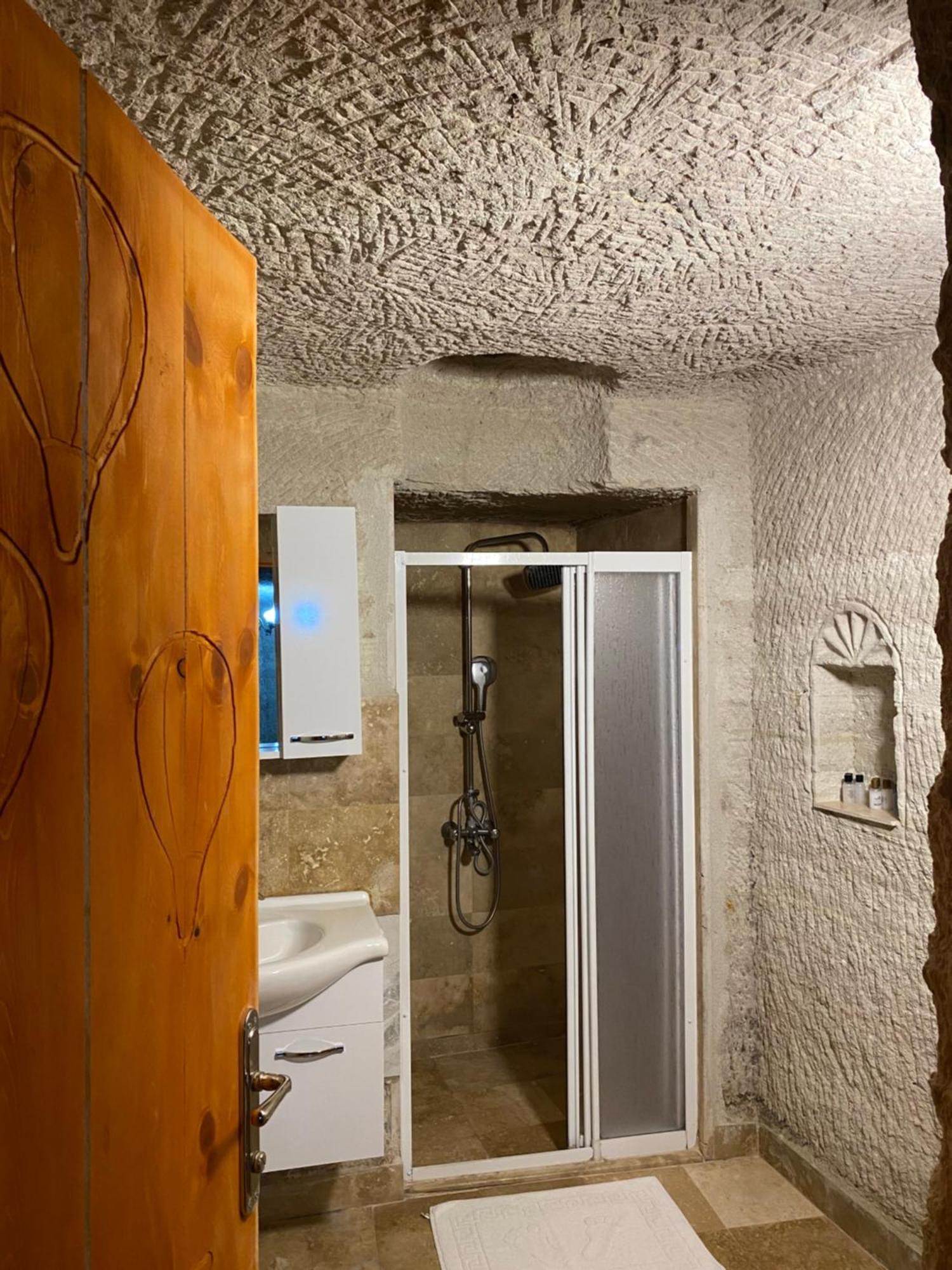 Hostel Seven Rock Cave *