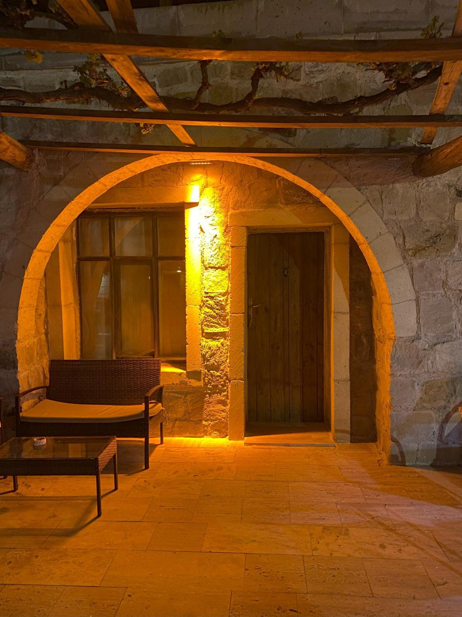 Seven Rock Cave Hostel *