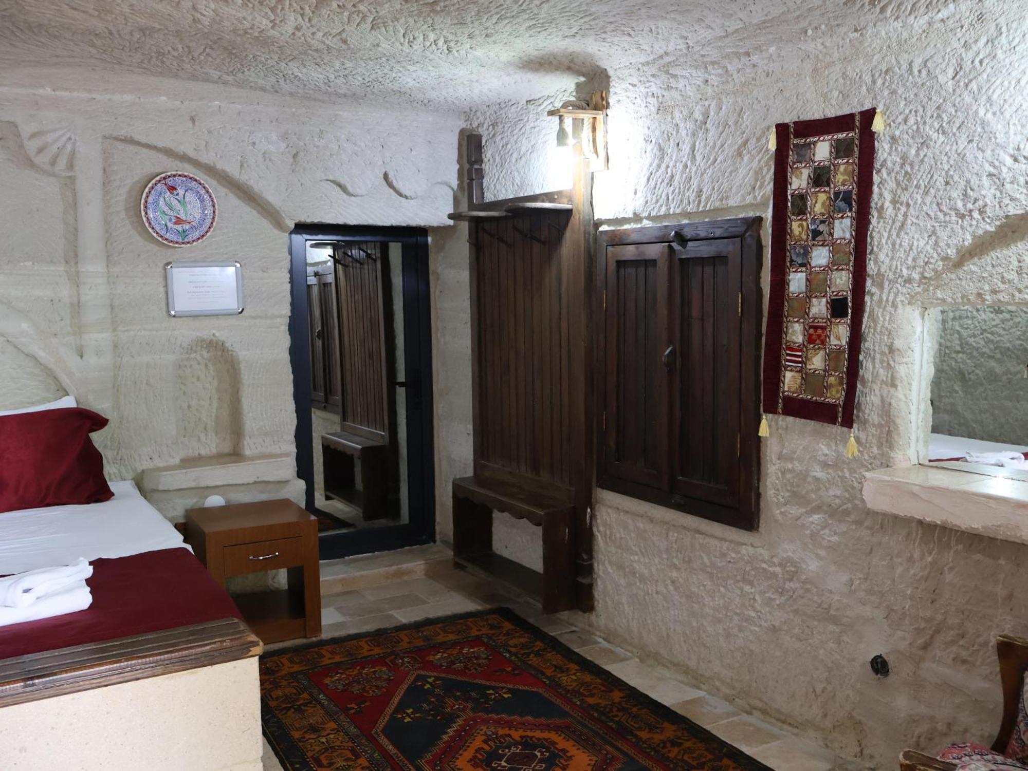 Seven Rock Cave Hostel