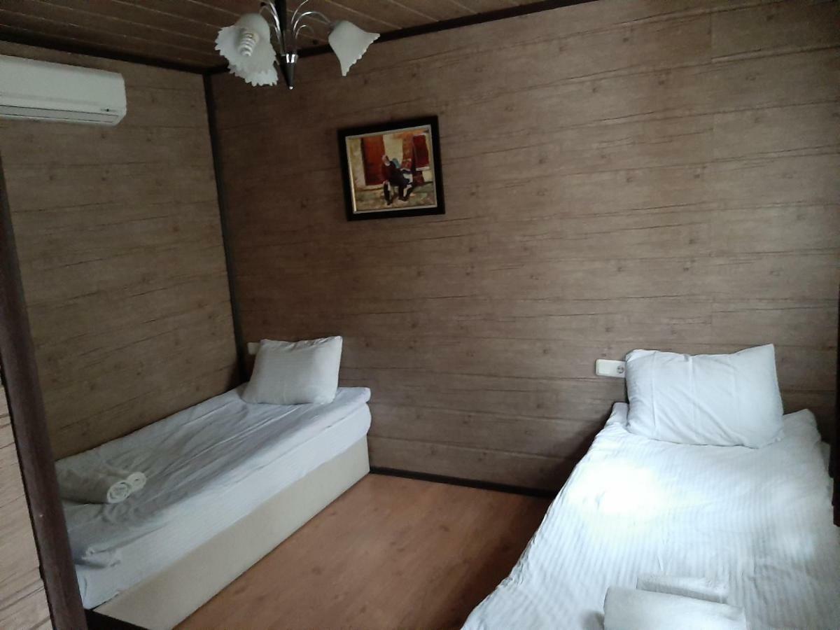 Seven Rock Cave Hostel *